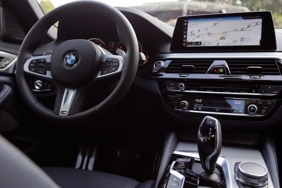 Панель приборов BMW 540i Sedan M Sport 2017 года  (LA) (фото 8 из 40)